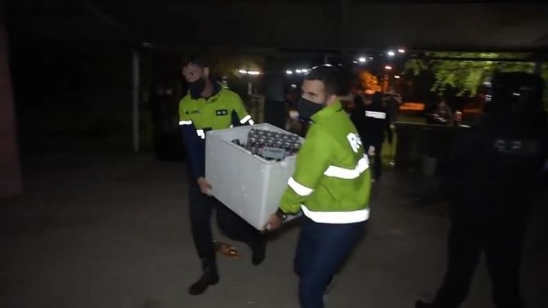 Los efectivos se llevan las bebidas alcohólicas..