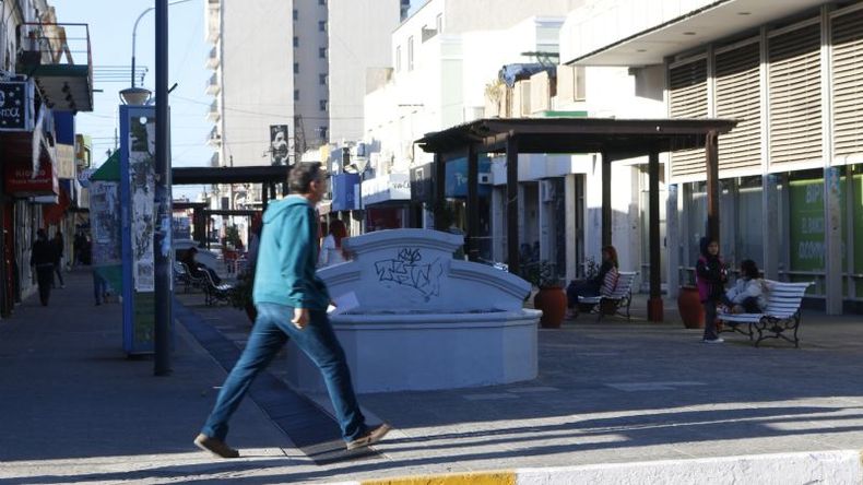 caída. El comercio no levanta y genera preocupación en el centro pilarense..