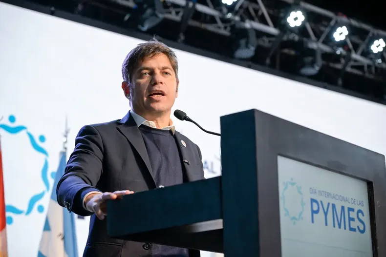 EN CÓRDOBA. El gobernador Axel Kicillof acusó de chantaje al presidente Milei