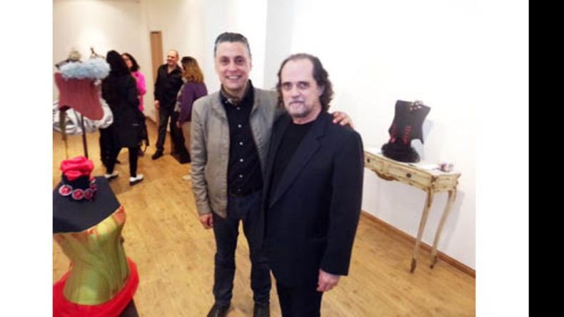Claudio Larrea y Tomás Casares, los fotógrafos responsables de la muestra “Instrucciones para subir una escalera”, que se inauguró en la Galería Phos..