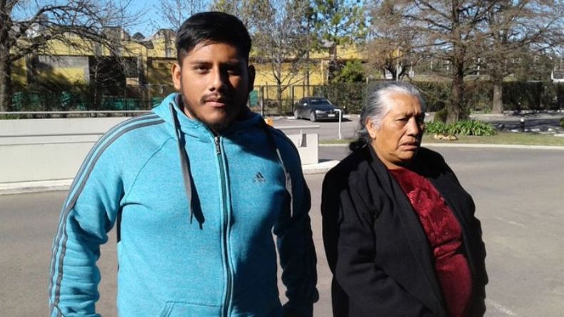 VENDEDORES. Petrona y su hijo quieren volver a las calles del centro..