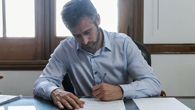 Achával firmó el decreto ayer a la tarde..