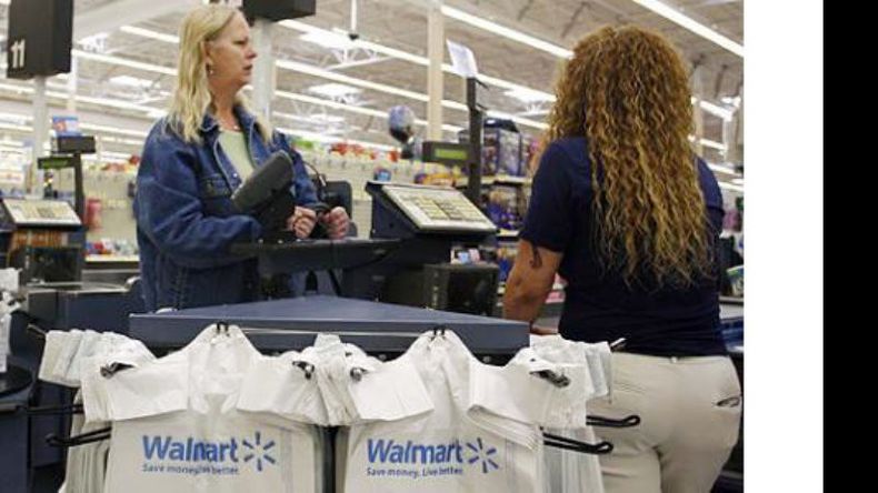 Walmart abrió hace un año. No tiene agua potable ni cloacas..