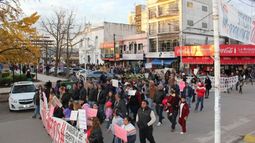 CONCURRENCIA. Unas 2.000 personas respondieron a la convocatoria local..
