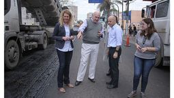 OBRA. Ducoté, con Leguizamón, Iglesias y Bortule, en la recorrida..