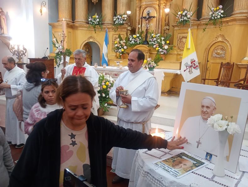Misa en Pilar por el fallecimiento del Papa Francisco.