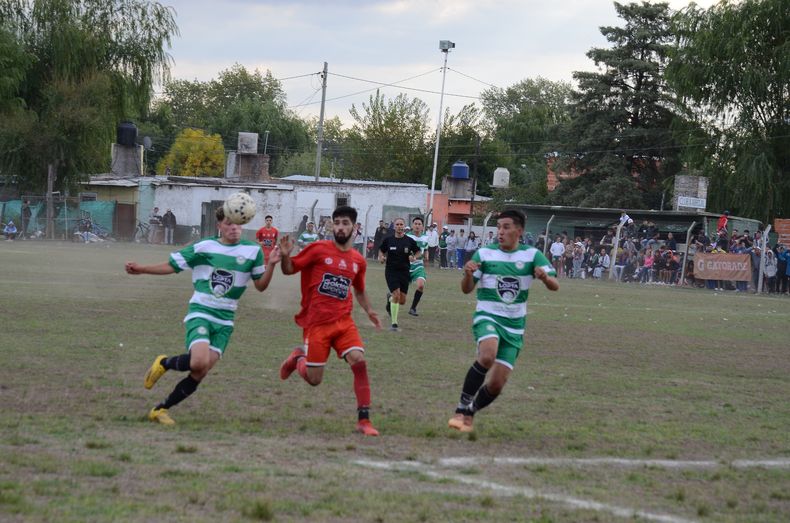 TABLAS. Abrojal y Atlético empataban 1-1 en la Villa Verde, el 15 de abril pasado.