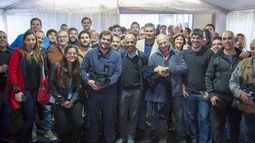 BRINDIS. Ducoté, ayer, en el agasajo a los periodistas locales que se realizó en la feria del libro..