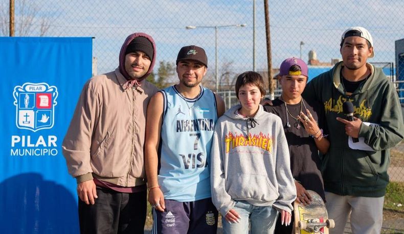 CAMPEONES. Los skaters que representarán a Pilar en Mar del Plata.