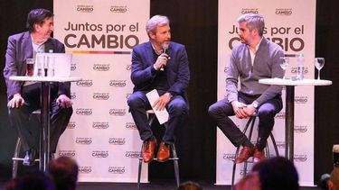 CUMBRE. Durán Barba, Frigerio y Peña abrieron las deliberaciones..