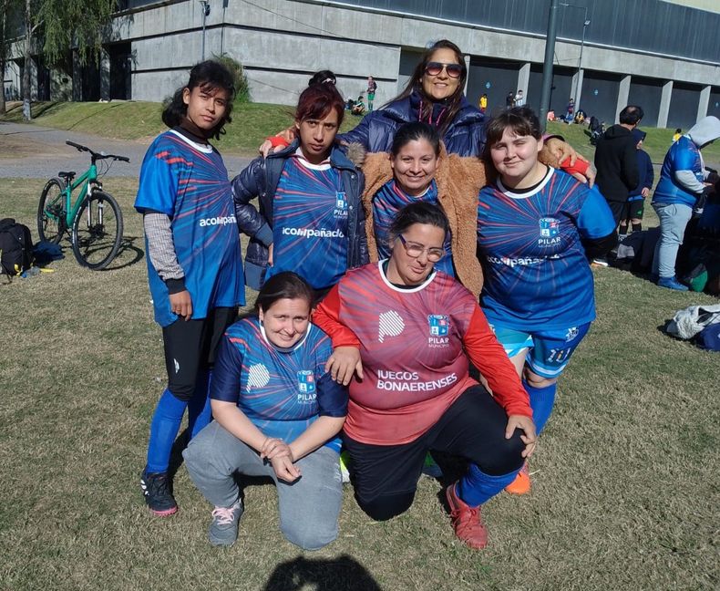 El equipo femenino de F&uacute;tbol PCD del Programa Municipal que avanz&oacute; de ronda en los Juegos Bonaerenses.