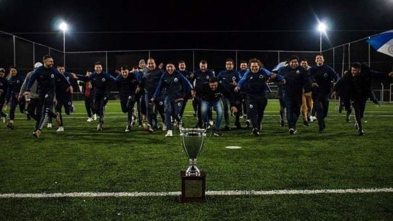 CORRIENDO. Toda La Fraternidad se tira de cabeza a la copa de campeón..