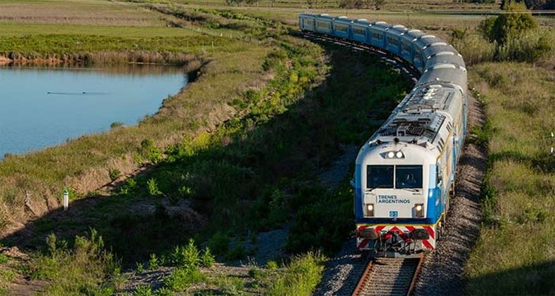 El tren a Mar del Plata tiene dos frecuencias diarias y parte desde Plaza Constitución.&nbsp;