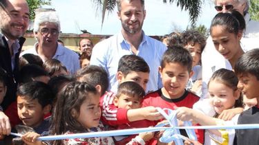 CINTA. Achával inauguró una plaza en un club de Del Viso..