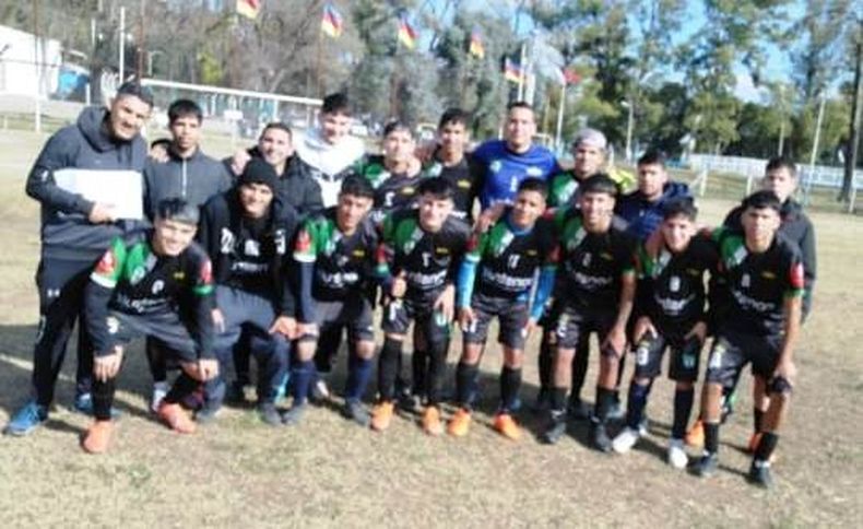 EQUIPO. Falucho fue pura contundencia ante Grand Bourg.