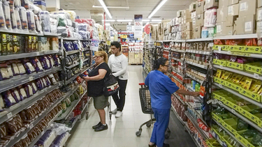 A LA MESA. El rubro de alimentos continúa presionando al IPC y se espera un número similar al de enero.