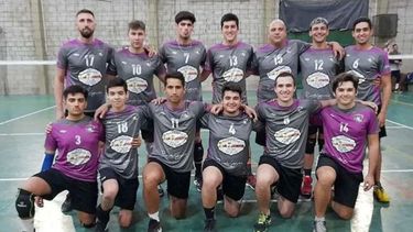 FIRME. Sinergia se acomodó como escolta de Tercera con un partido pendiente..
