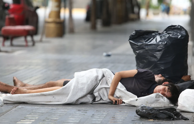 MÁS QUE NÚMEROS. Se sumaron 3,5 millones de pobres y 2 millones de indigentes.