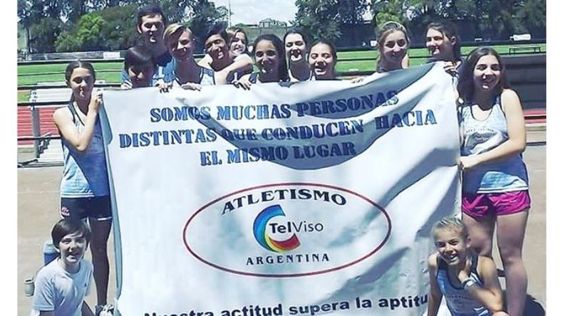 EQUIPO. El plantel completo de la Escuela TelViso, en el Cenard porteño..