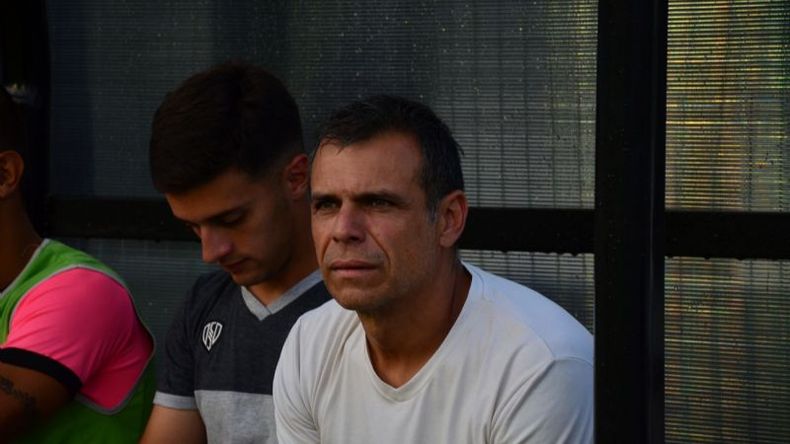 EN EL BANCO. Sergio Desilvestri dirigió cinco partidos. Foto: Fredy Caballero..