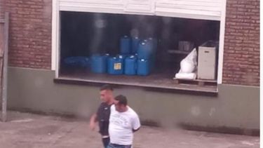 ESPOSADO. Momento en que la policía se lleva al jefe de personal Amancay.