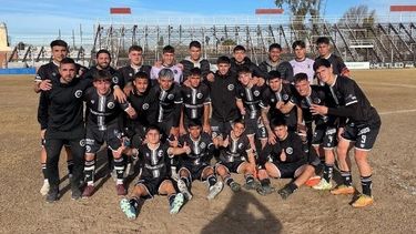 EQUIPO. La Tercera de Real Pilar tiene récord de 7G-3E-1D en el certamen.