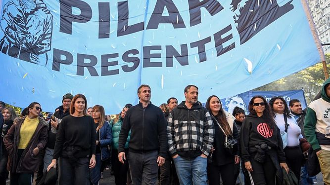 PILAR PRESENTE Achval encabez la columna local Lo acompaan los secretaria General Soledad Peralta y el de Gobierno Santiago Laurent