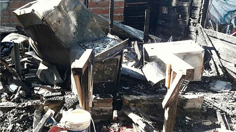 NO QUEDÓ NADA. Los restos de la vivienda..