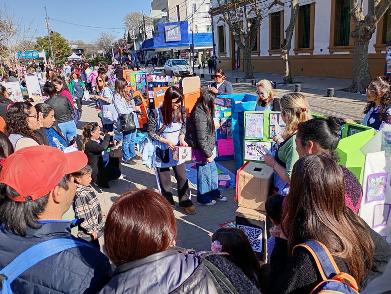 Bibliópolis se realizó en la plaza 12 de Octubre.