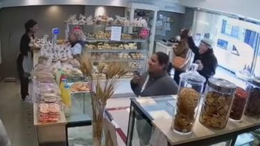 Los clientes ingresaron bailando a La Espiga de Oro a cambio de facturas gratis.&nbsp;