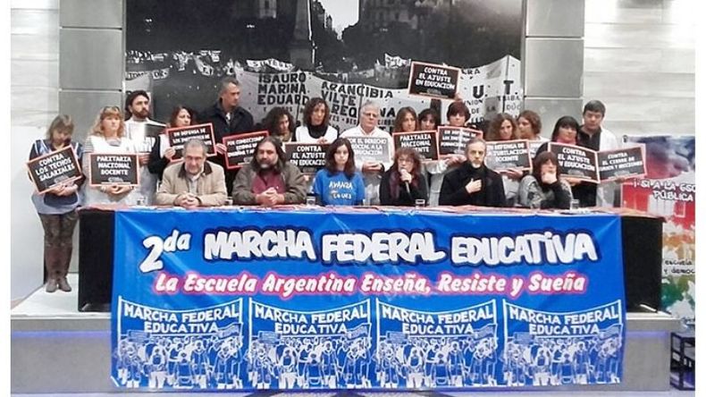MARCHA. Los docentes bonaerenses cumplirán hoy la segunda jornada de paro..