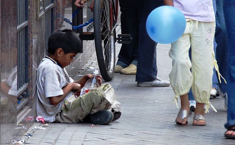 &nbsp;Según un informe de la UCA, el 53,6% de los niños, niñas y adolescentes argentinos vive en condición de&nbsp;pobreza.