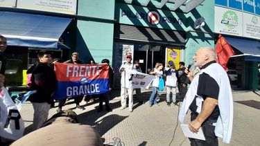 Agrupaciones políticas y gremiales se movilizaron hoy a la sede de Ruta 8 e Ituzaingó.