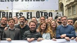 MARCHA. Achával se movilizó al Congreso junto a Axel Kicillof.