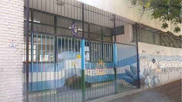 EDIFICIO. La Escuela 19 funciona junto a la Primaria 26, en la calle Belgrano. .