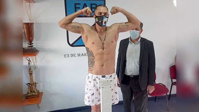 PESAJE. Peralta dio en la balanza 90,650 kilos..
