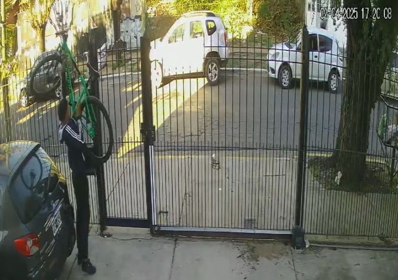 El accionar del ladrón fue registrado por las cámaras de seguridad.&nbsp;