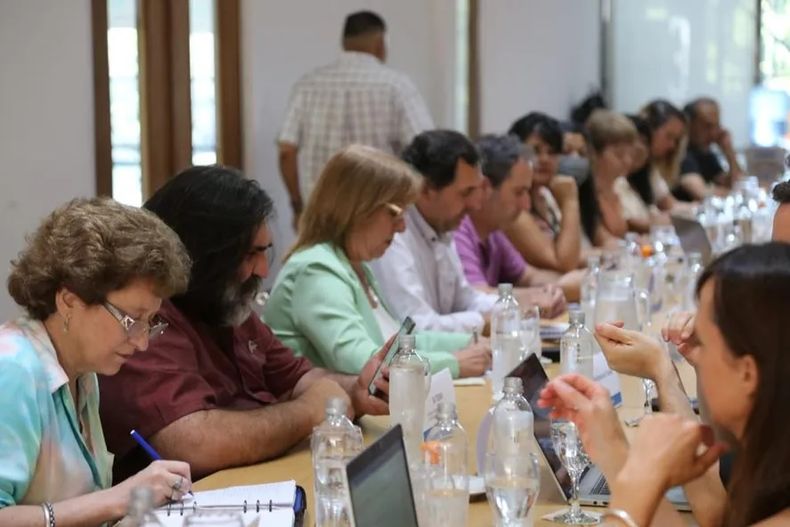 A LA MESA. Los docentes volverán a reunirse con el gobierno esta semana.