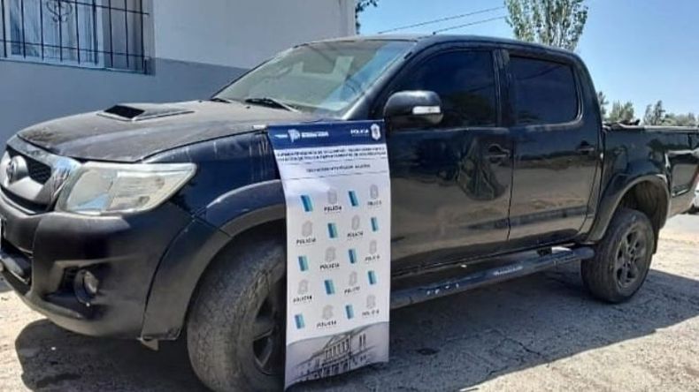 La camioneta fue secuestrada y en su interior se hallaron billetes, uno de ellos con restos de cocaína. .