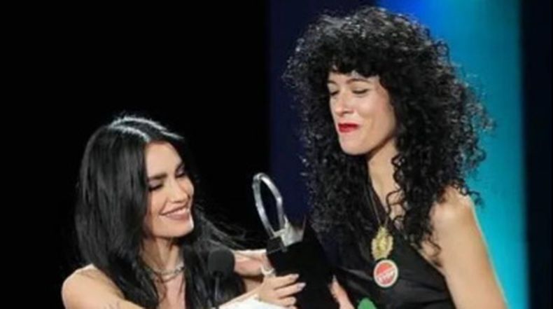 El premio le fue entregado por Lali Espósito. (TN).