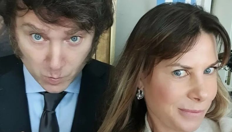 Karen Reichardt junto a Javier Milei.