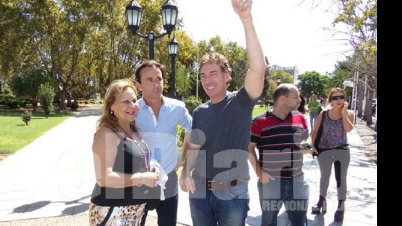 CONFIADOS. Sebastián Neuspiller y Diego Santilli recorrieron el centro pilarense..