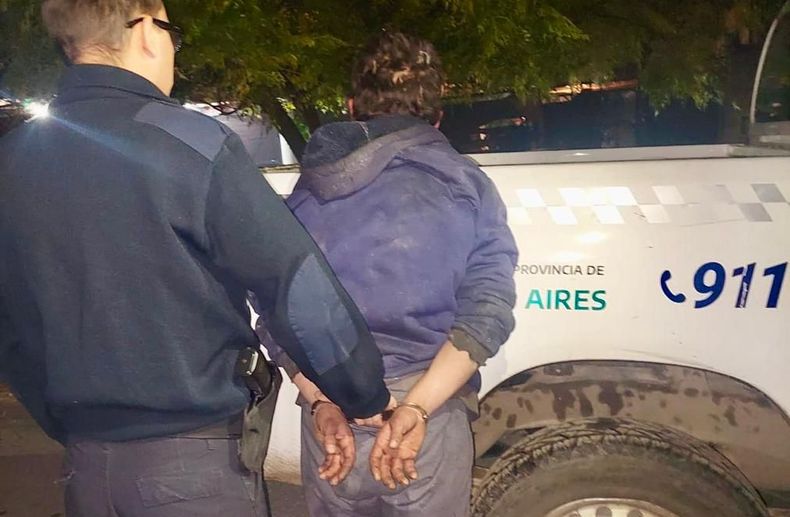 ESPOSADO. El joven fue detenido en una vivienda en donde se encontraron algunos de los elementos sustraídos en el hogar.&nbsp;