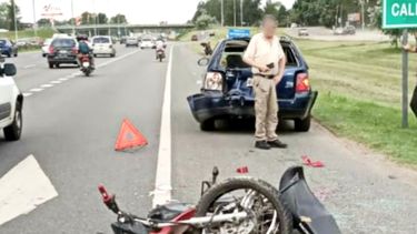 El motociclista está internado en terapia intensiva y no pudo ser identificado hasta el momento.