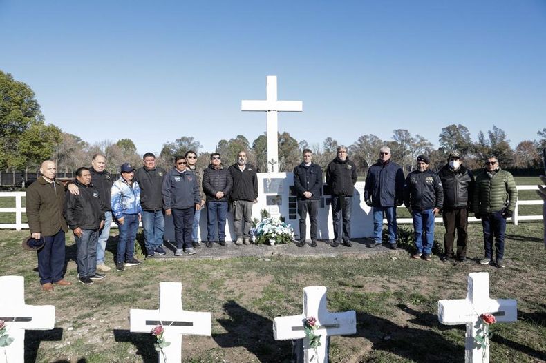 HÉROES. Los excombatientes de Malvinas recibieron su homenaje en el cenotafio. &nbsp;