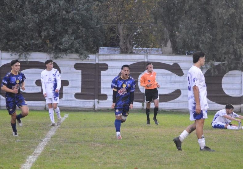 DESAHOGO. Thiago Domínguez grita con furia su agónico gol que selló el triunfo.