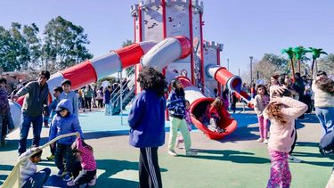 CASTILLO. Los juegos infantiles son las estrellas de las nuevas plazas.