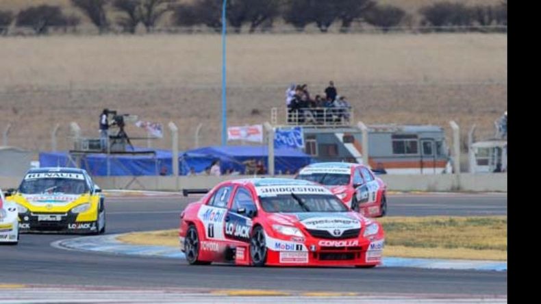 El verdadero Misil. Rossi se escapa con su Toyota y no lo pueden alcanzar Ardusso, Werner y Llaver..