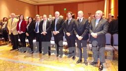 Presenciaron el Diálogo Interreligioso el intendente Zúccaro junto a Jesús Cariglino y Luis Acuña, jefes comunales de Malvinas Argentinas y Hurlingham. Lo hicieron junto con la vicejefa porteña, María Eugenia Vidal, la diputada, Silvia Majdalani, el presidente del Instituto Cultural de la provincia de Buenos Aires, Jorge Telerman, y el jefe de Gabinete municipal, Federico Achával..