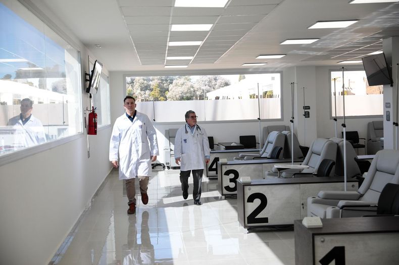 NUEVO. El nuevo espacio cuenta con 12 sillones de hospital de día para estudios y tratamiento.